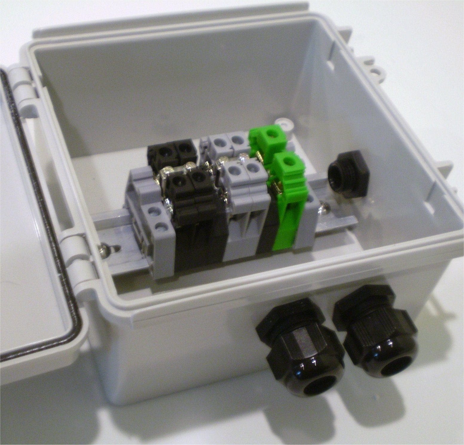 Non-Fused Solar Combiner